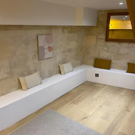 Charming Tram D Croix Seguey *